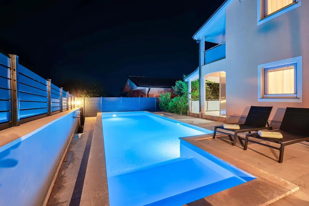 Apartments Lara Medulin