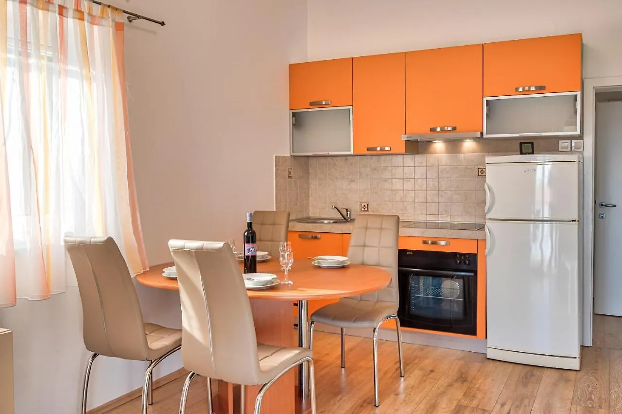 Apartments Lara Medulin